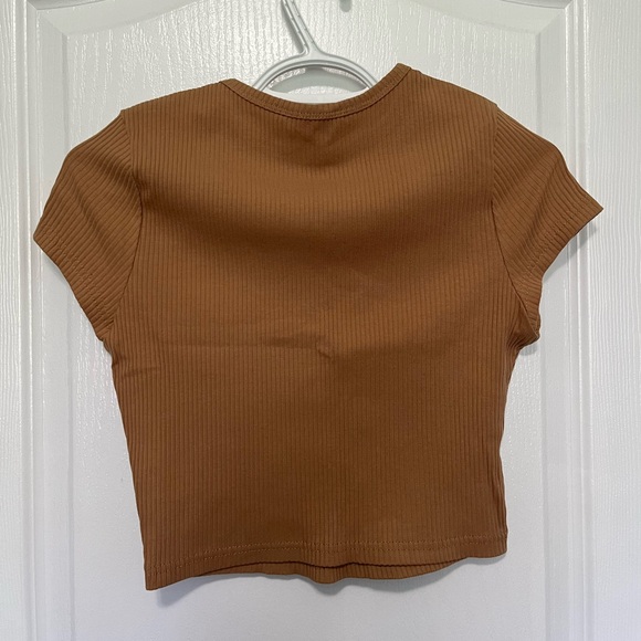 Tan short sleeve crop top - Picture 3 of 3